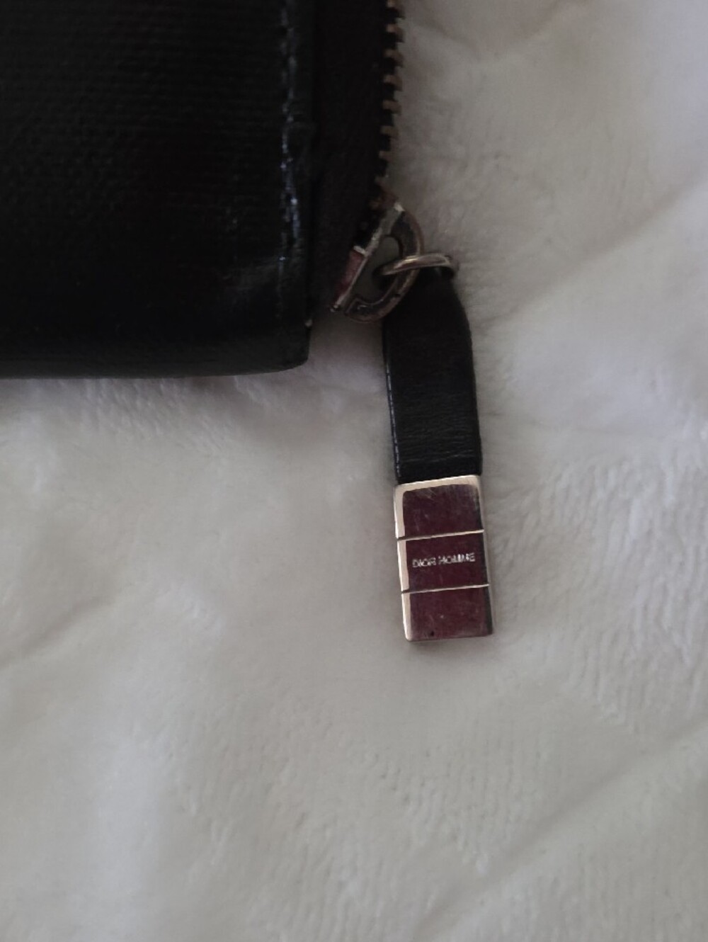 Classic Black Zip-Around Wallet - Picture 2 of 6